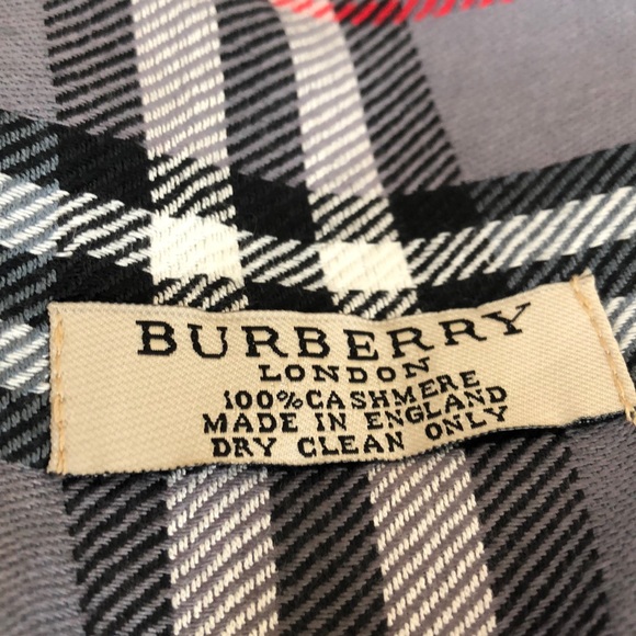 Burberry large size shawl scarf 🧣 ❤️ - Picture 3 of 8